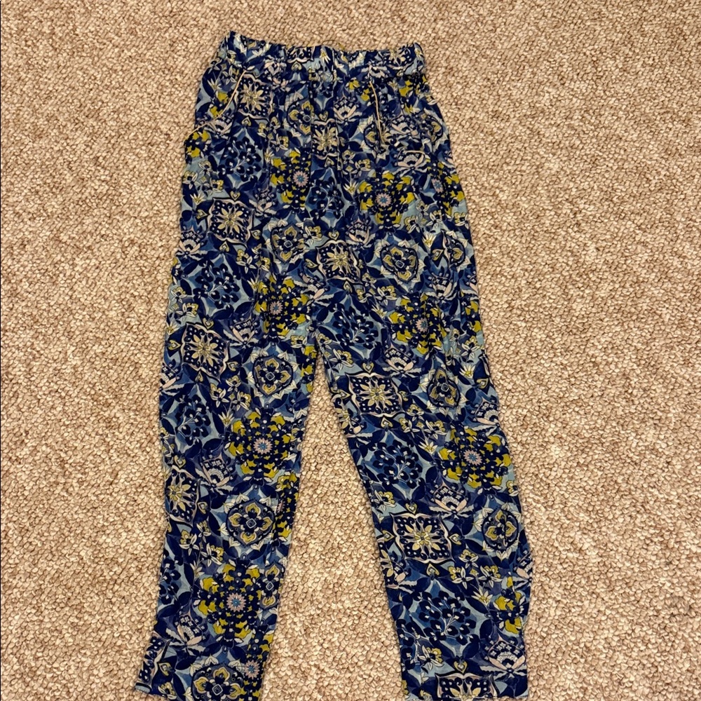 Chufy Floral Patterned pants.